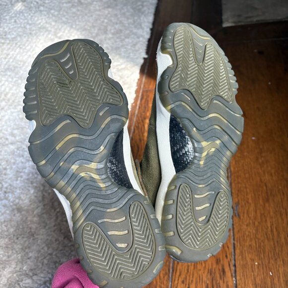 Air Jordan Olive Suede High / Mid Top — Women’s Size 8 - Picture 5 of 6